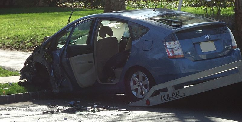 Auto po szkodzie całkowitej jak rozpoznać