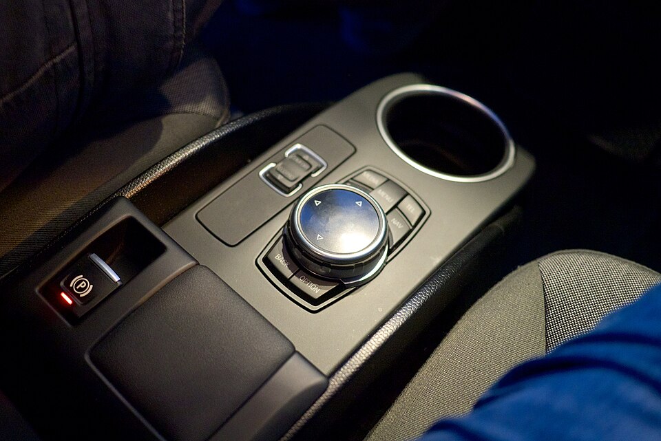 czym różni się auto elektryczne od spalinowego